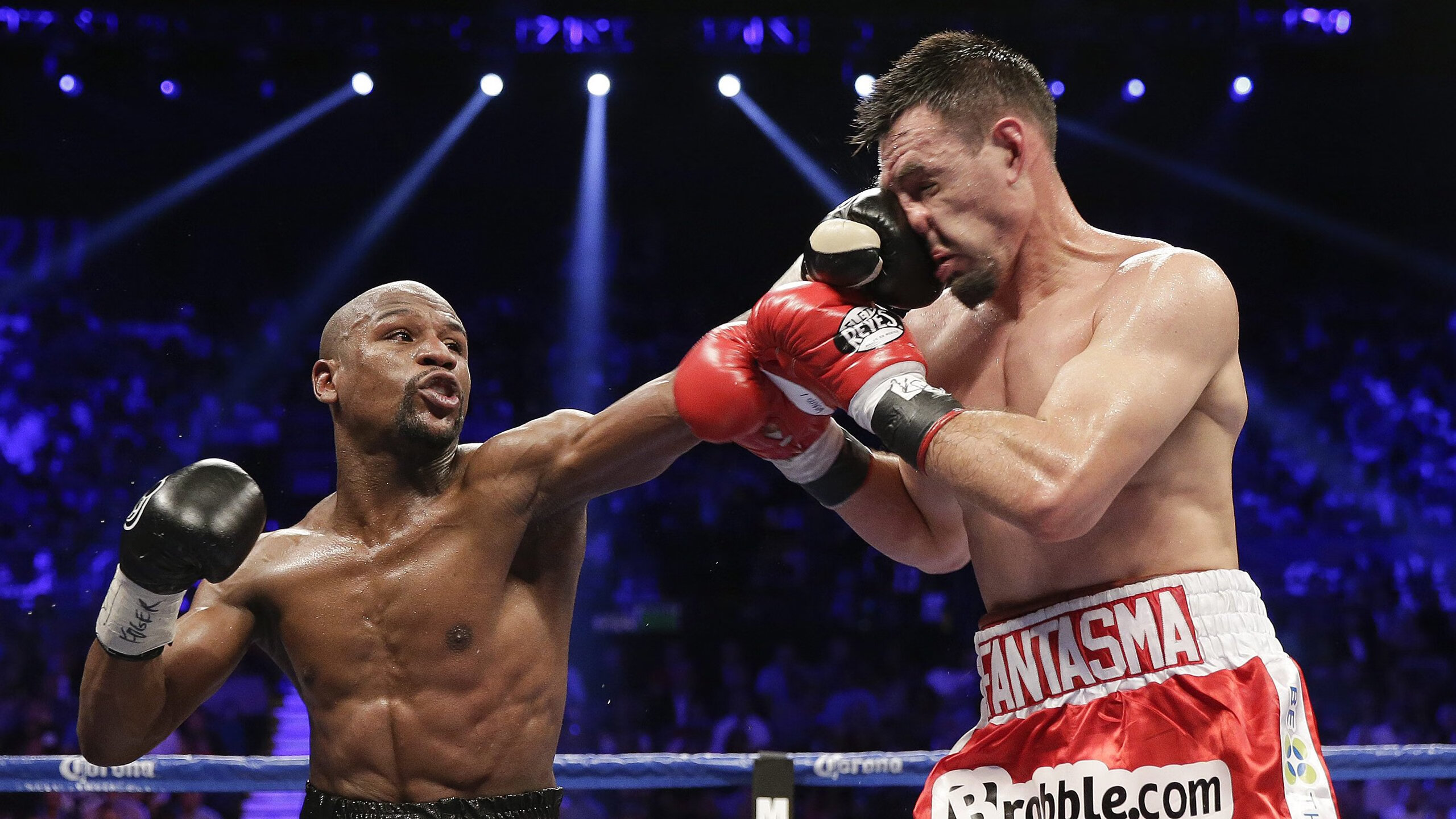 世界杯精神影响欧冠更衣室 多队制作“国家队合照墙”